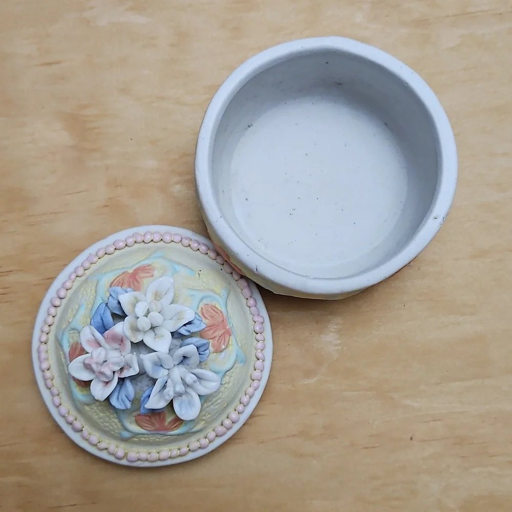 Floral Porcelain Round Trinket Box With 80s Vintage Decorative Keepsake Holder